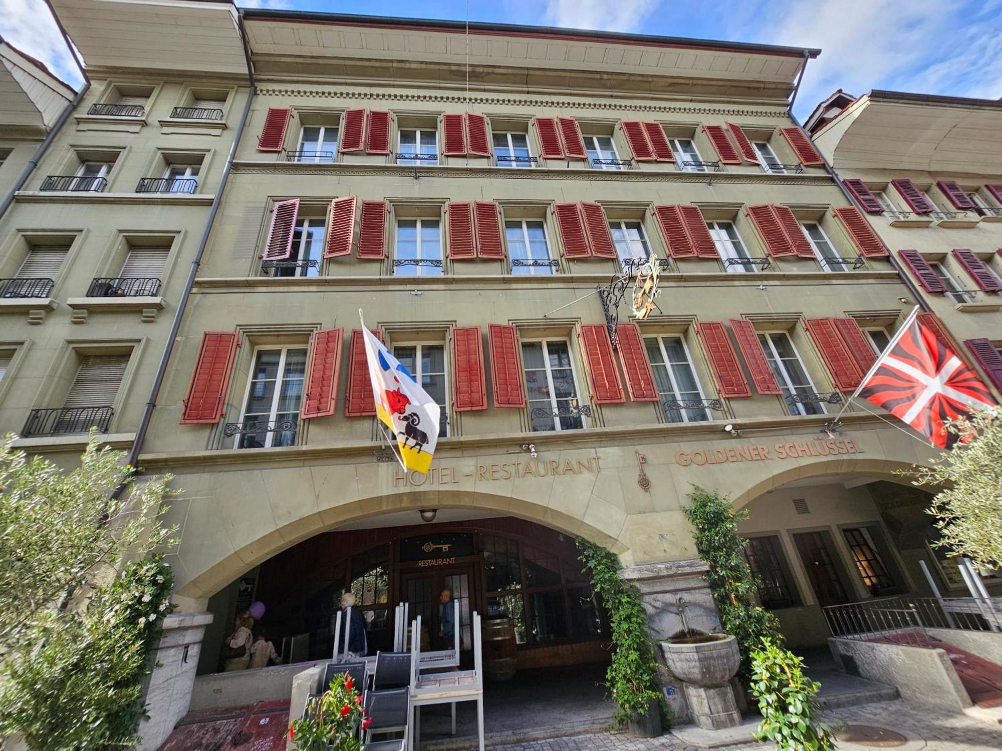 Real Swiss Classic & Up To 7 Seats Cars Option Apartment *